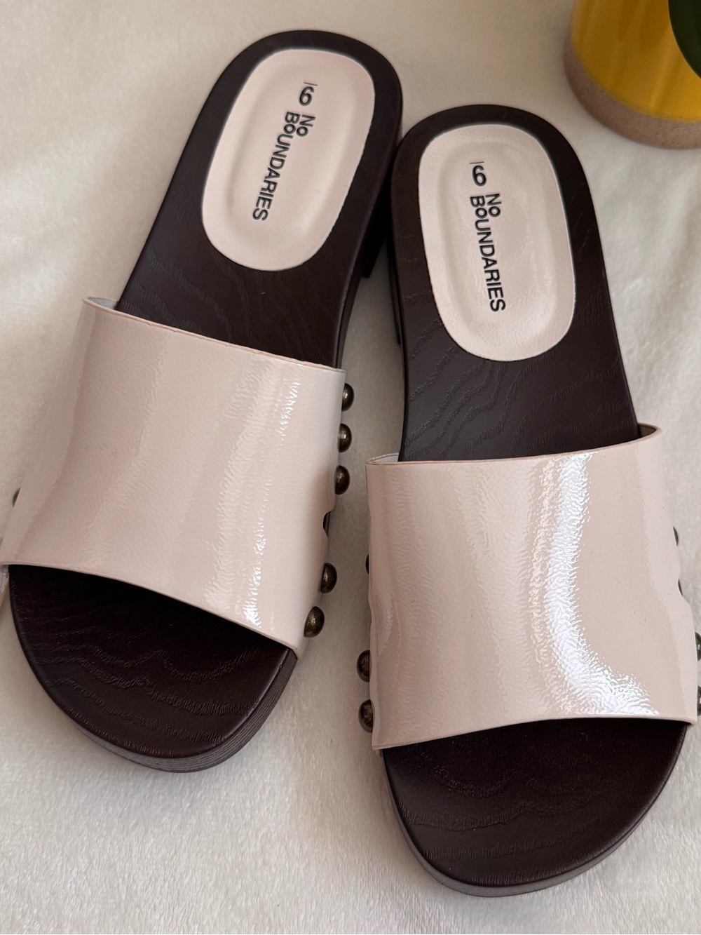 No Boundaries Women's Studded Wooden Clog Sandals, Size 9, Bone